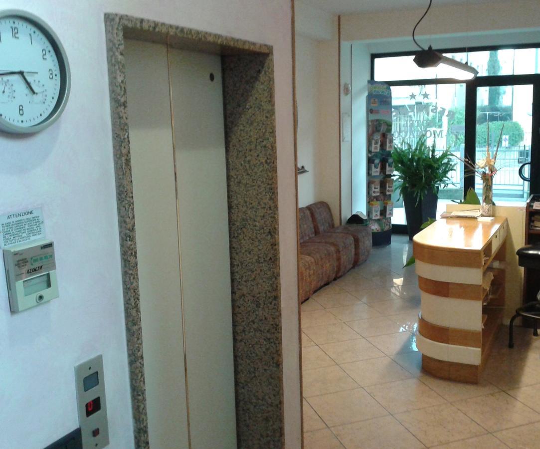Residence Monaco Appartamenti ริมินี ภายนอก รูปภาพ